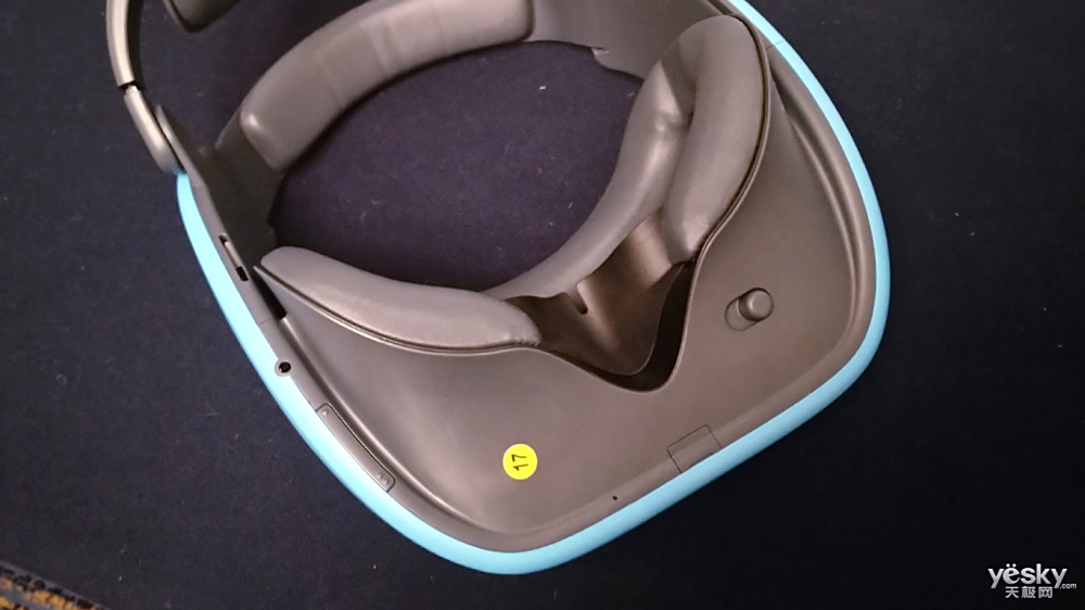 这个蓝色有点眼熟 VIVE FOCUS VR一体机图赏