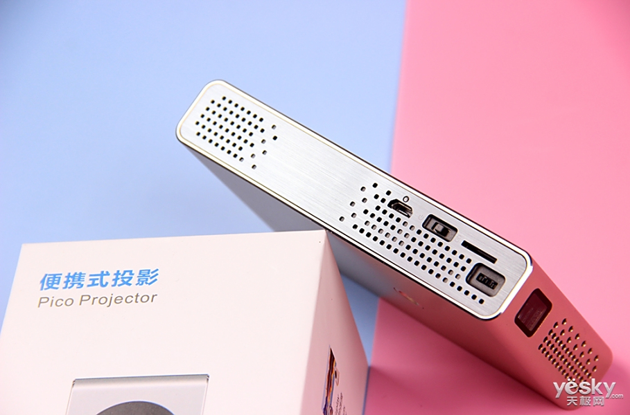 小巧轻便多功能集于一身 网时代M6便携式投影图集SHOW