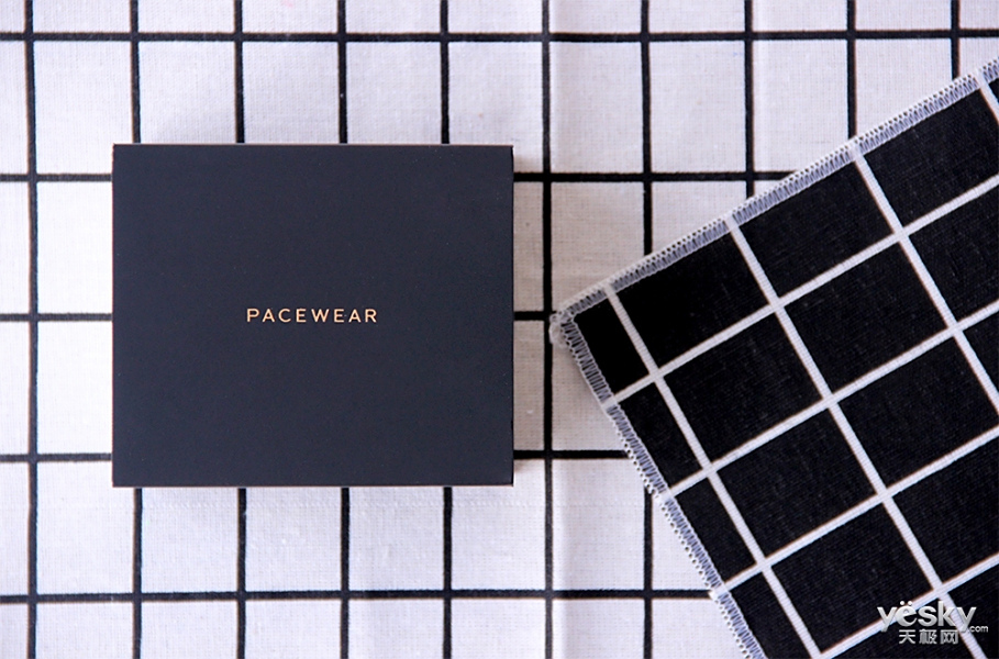 多表盘切换 腾讯Pacewear HC周年限量版智能手表图赏