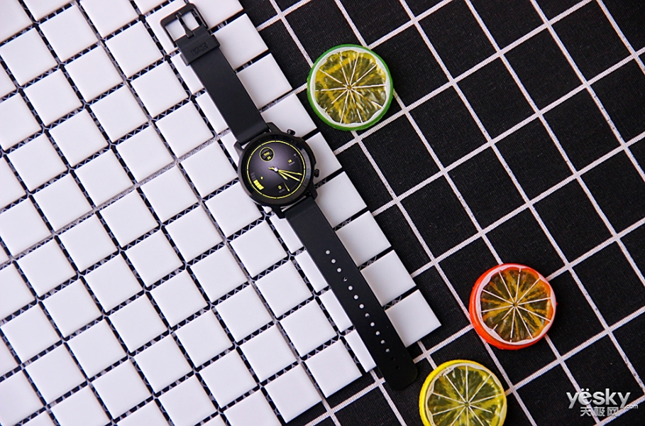 多表盘切换 腾讯Pacewear HC周年限量版智能手表图赏