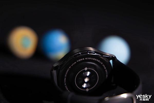 ޱ߽羵Ȼһ壬vivo WATCH 2ʵͼ